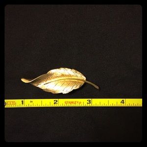 Novelty Pin - Leaf Design